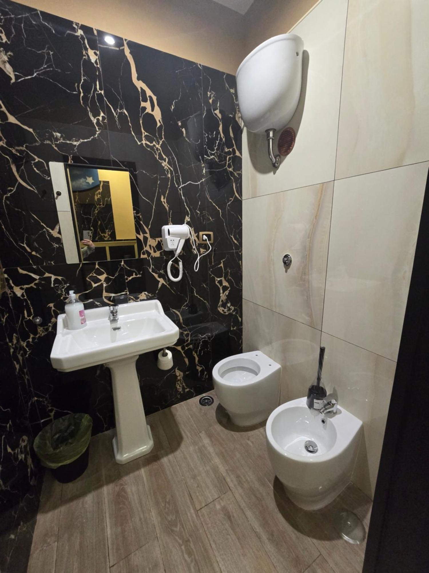 Iris Hotel