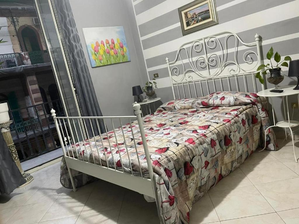 Iris Hotel *