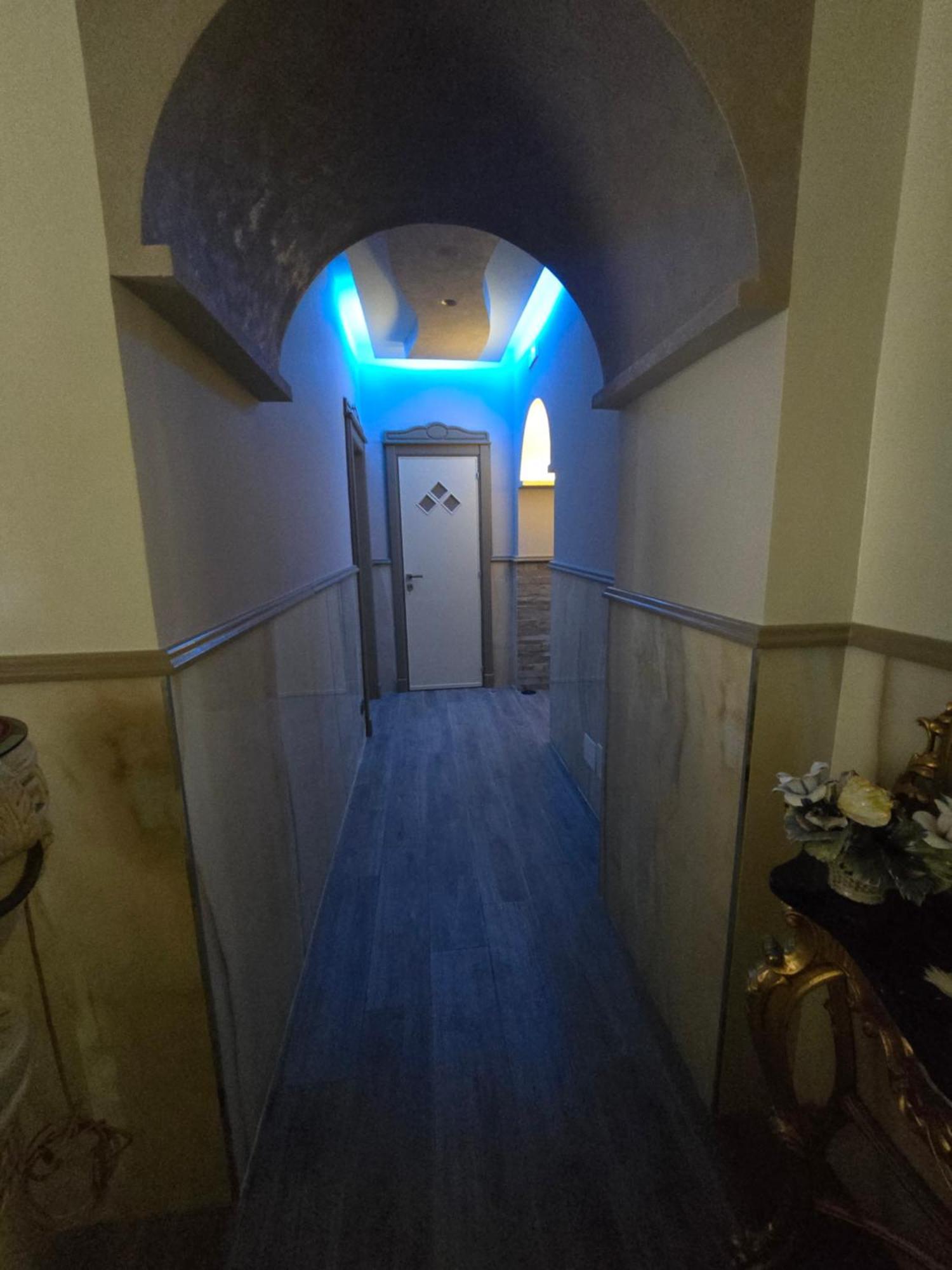 Iris Hotel *