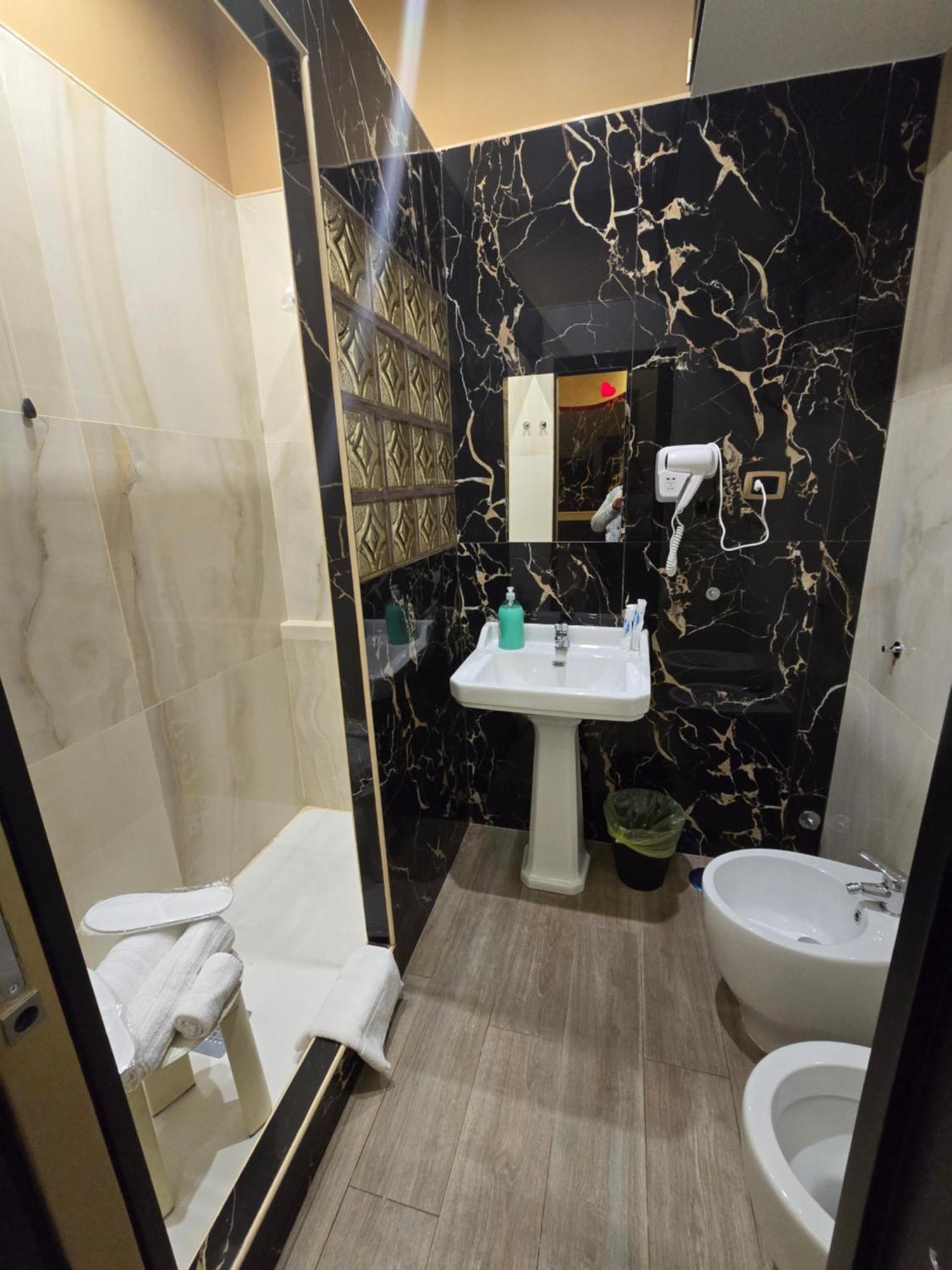 Iris Hotel